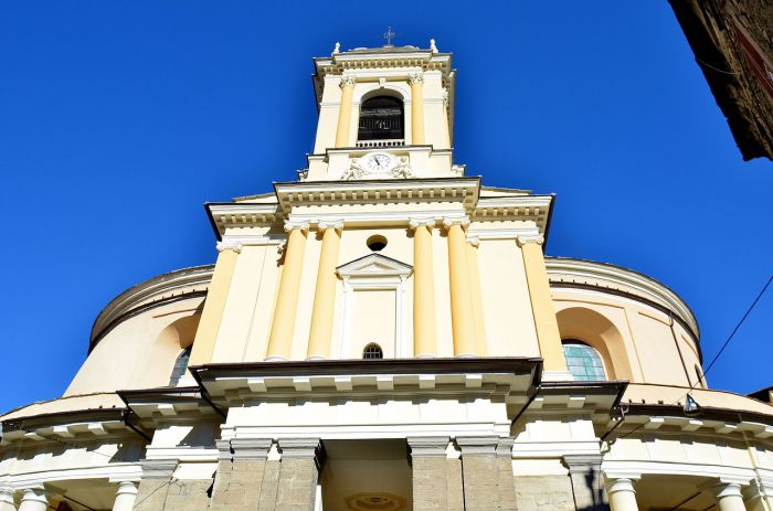 Pieve di Teco (IM), Chiesa Collegiata di San Giovanni Battista nel centro storico - Fonte: Wikipedia